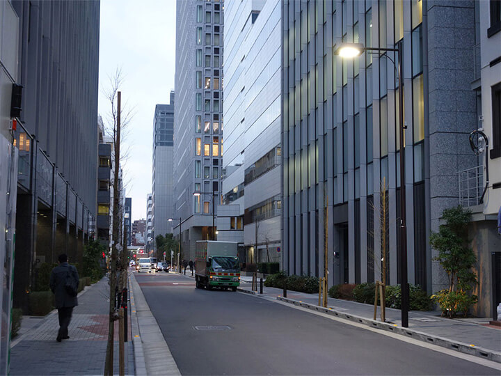 京橋地区のLEDデザイン道路照明