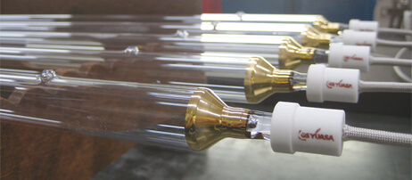 画像：UVランプの製造
